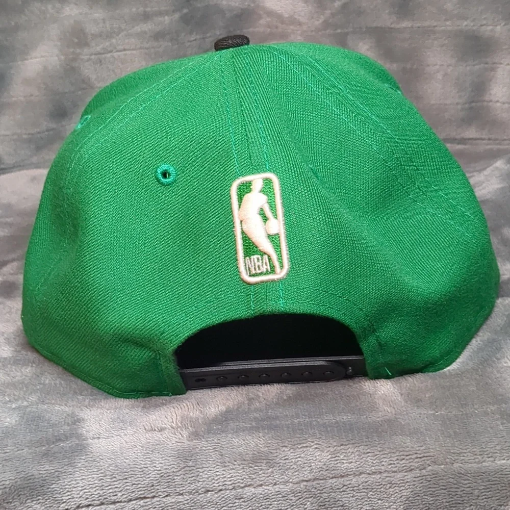 New Era Boston Celtics 2-Tone 9FIFTY adjustable snapback hat.  - Picture 4 of 16